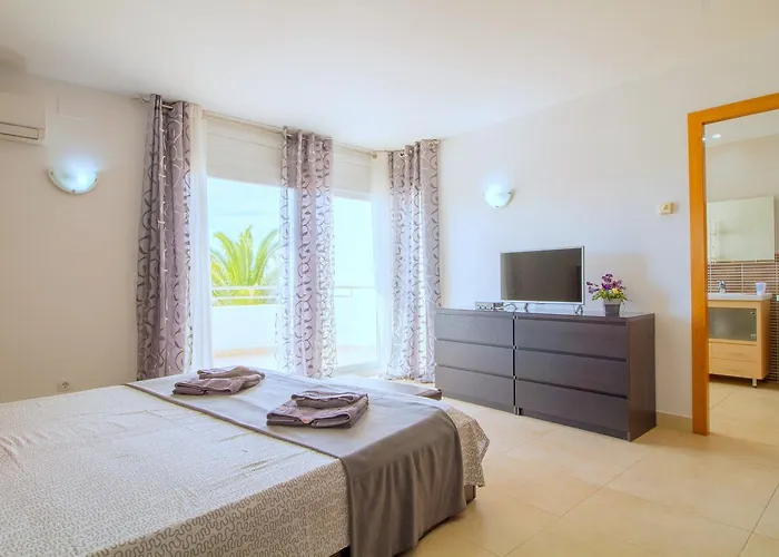 Leon Inmo Coral - 10190 Villa Empuriabrava